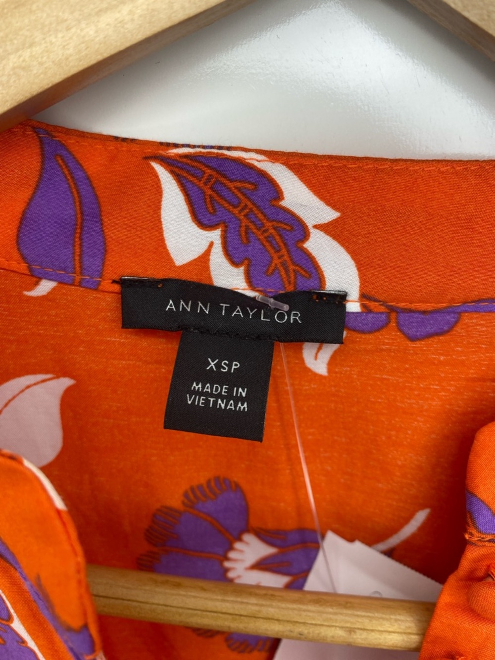 Ann Taylor Blouse - Picture 2 of 4